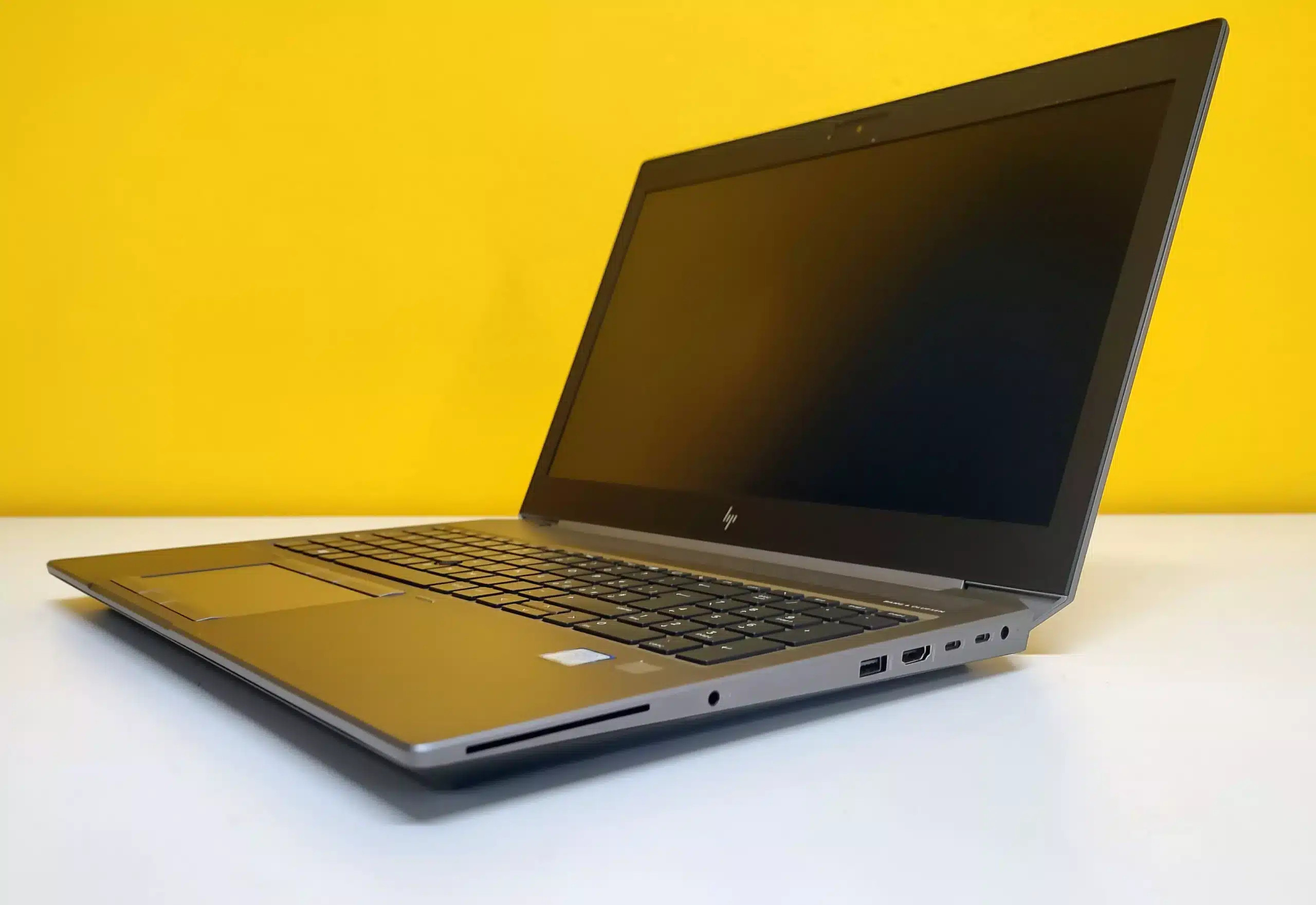 HP ZBook 15 G6 billentyűzet és kijelző