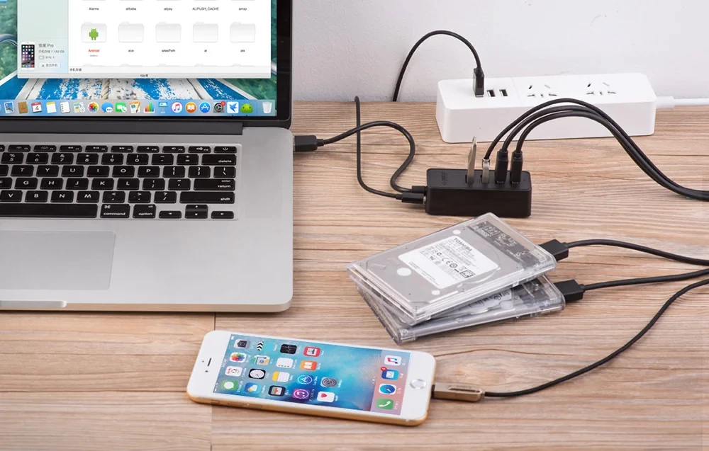 Orico USB Hub használat közben